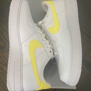 WMNS AIR FORCE 1 Low 07 White/Light Citron